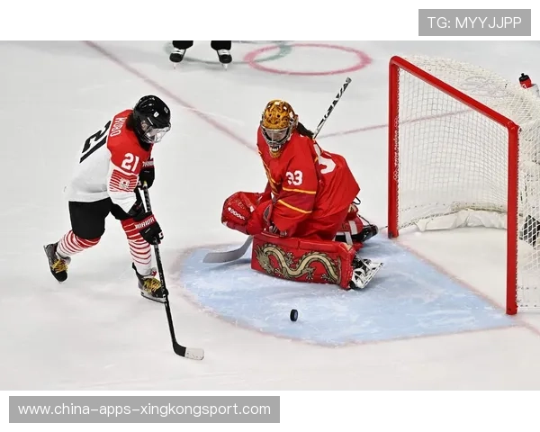 冰球门将扑救堪称救命稻草 冰球门将扑救堪称救命稻草