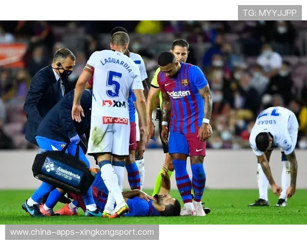 西甲巴萨中路传递极为流畅，锋线多点开火——独领风骚的传控之王